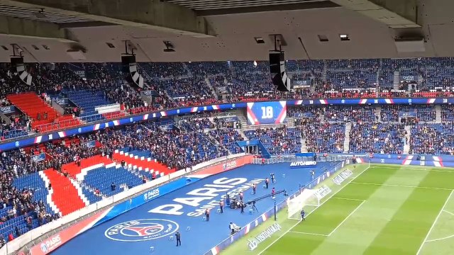 Aficionados del PSG abuchean a Neymar, Messi y al DT Pochettino tras la eliminación con Real Madrid en la Champions