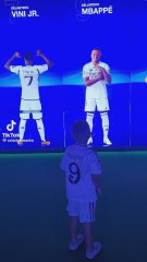 La emoción de este niño al ver a Kylian Mbappé en el museo del Real Madrid.
