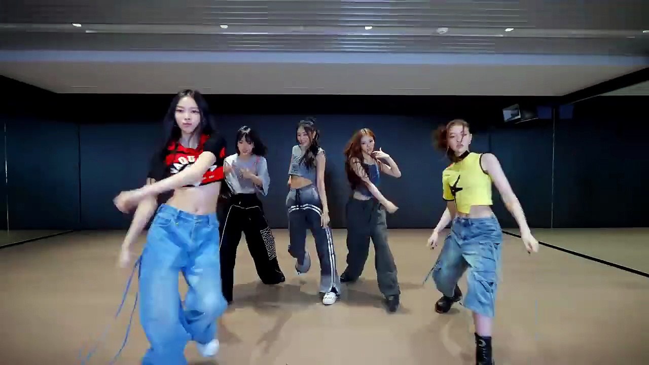 MEOVV(미야오) - ‘HANDS UP’ DANCE PRACTICE VIDEO (Moving Cam ver.)