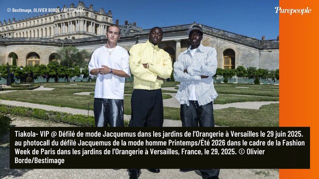 À Versailles pour Jacquemus, la compagne de Pierre Niney a fait parler d'elle et ce n'est pas du tout pour ce que l'on croit