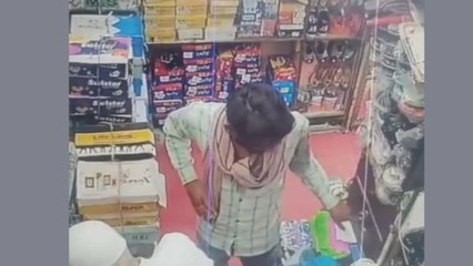 चप्पल खरीदने के बहाने आया बदमाश, गल्ले से नगदी निकालकर भागा