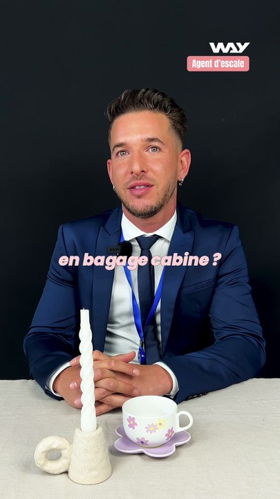 Il a des billets d'avions gratos ? 💋  Angelo Amaro est agent d’escale depuis 10 ans.  Il travaille à Genève. Il a découvert son métier par hasard, en postulant une fois en haute saison, depuis il n'est jamais ressorti. 💅