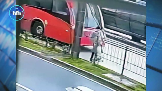 Mulher é atropelada por ônibus biarticulado em Curitiba e sobrevive
