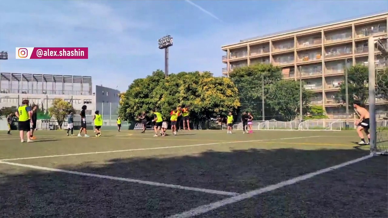 Le magnifique coup franc en pleine lucarne de Wembanyama - Basket - Foot