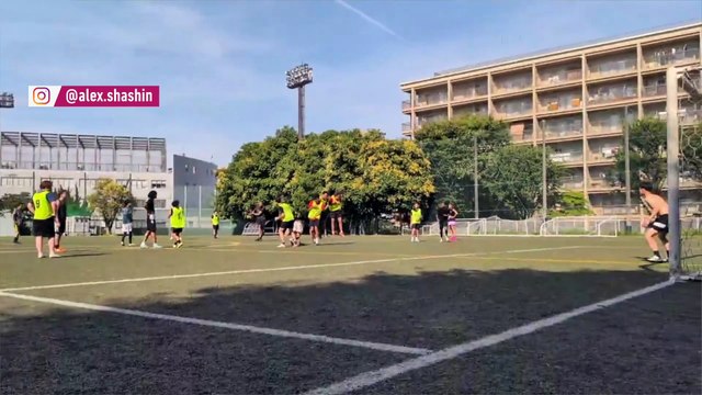 Le magnifique coup franc en pleine lucarne de Wembanyama - Basket - Foot