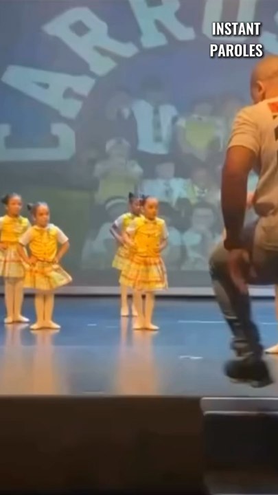 Ce père rejoint sa fille lors de ce spectacle de danse
