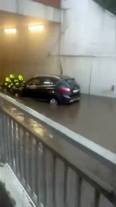 Vipiteno, nubifragio e grandine: strade allagate