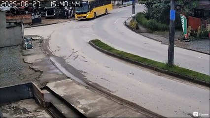 Acidente entre ônibus e ciclista em Joinville