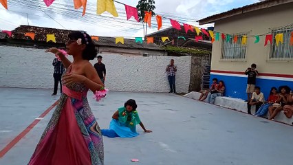 Festa Junina 2025 na Escola Min. Alcides Carneiro - Apresentação teatral