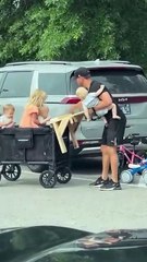 Dört çocuklu babanın çocuklarını parka götürüp getirmek için tasarlayıp yaptığı mühendislik harikası platform