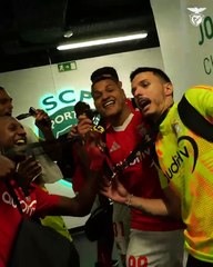 Jogadores do Benfica festejam título no futsal