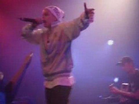 Keny Arkana - Clouée Au Sol (Live)