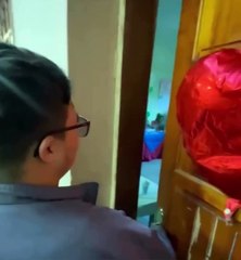 Garoto com síndrome de down ganha surpresa de colegas de turma e reação surpreende; confira