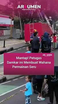 Mantap! Petugas Damkar Ini Membuat Wahana Permainan Seru Untuk Anak-Anak