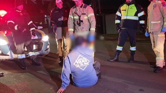 Motorista envolvido em forte batida no Centro é levado à delegacia após recusar teste do etilômetro