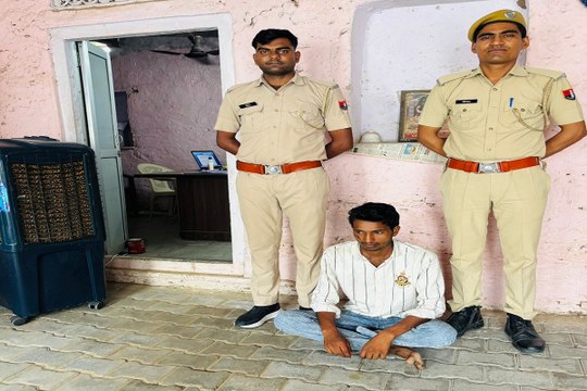 Police Action : बासदयाल थाना पुलिस की कार्रवाई: अवैध देशी शराब के 52 पव्वों के साथ एक आरोपी गिरफ्तार
