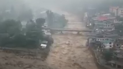 यहां भारी बारिश, बादल फटने से तबाही