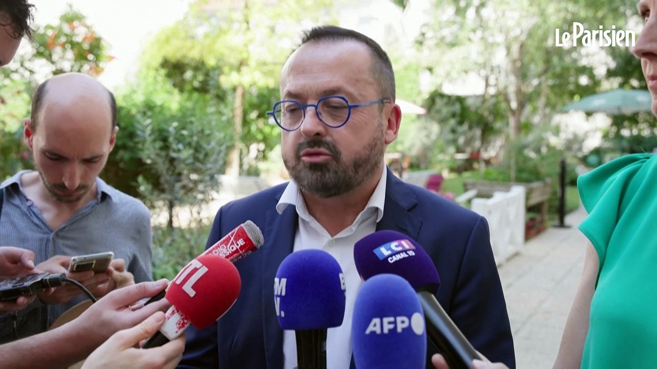 Canicule : « Il faut boire au moins un verre d'eau par heure », alerte le ministre de la Santé