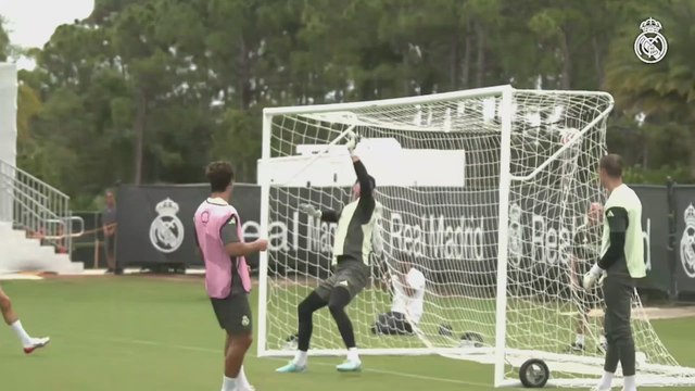 El gesto de XABI ALONSO con CARVAJAL en el último ENTRENAMIENTO del REAL MADRID