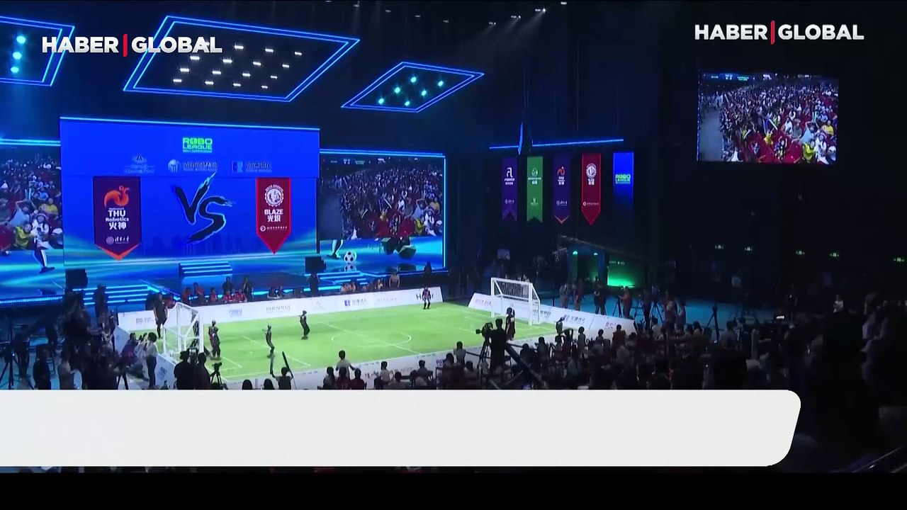 Çin’de robotlar futbol oynadı