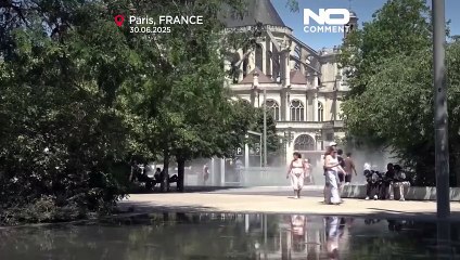 Residentes de Paris refrescam-se nos canais e à sombra face às elevadas temperaturas