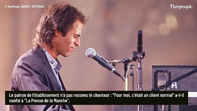 Jean-Jacques Goldman de retour en France ! Le chanteur passe incognito avec sa femme et ses filles en Normandie… L’auriez-vous reconnu ?