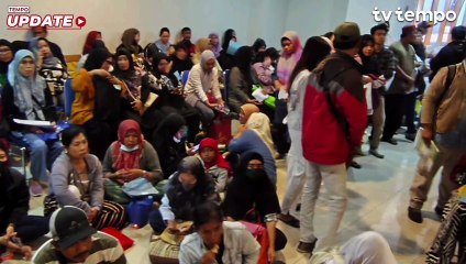 Ratusan Warga Serbu Hari Pertama Pendaftaran Sekolah Gratis di Depok