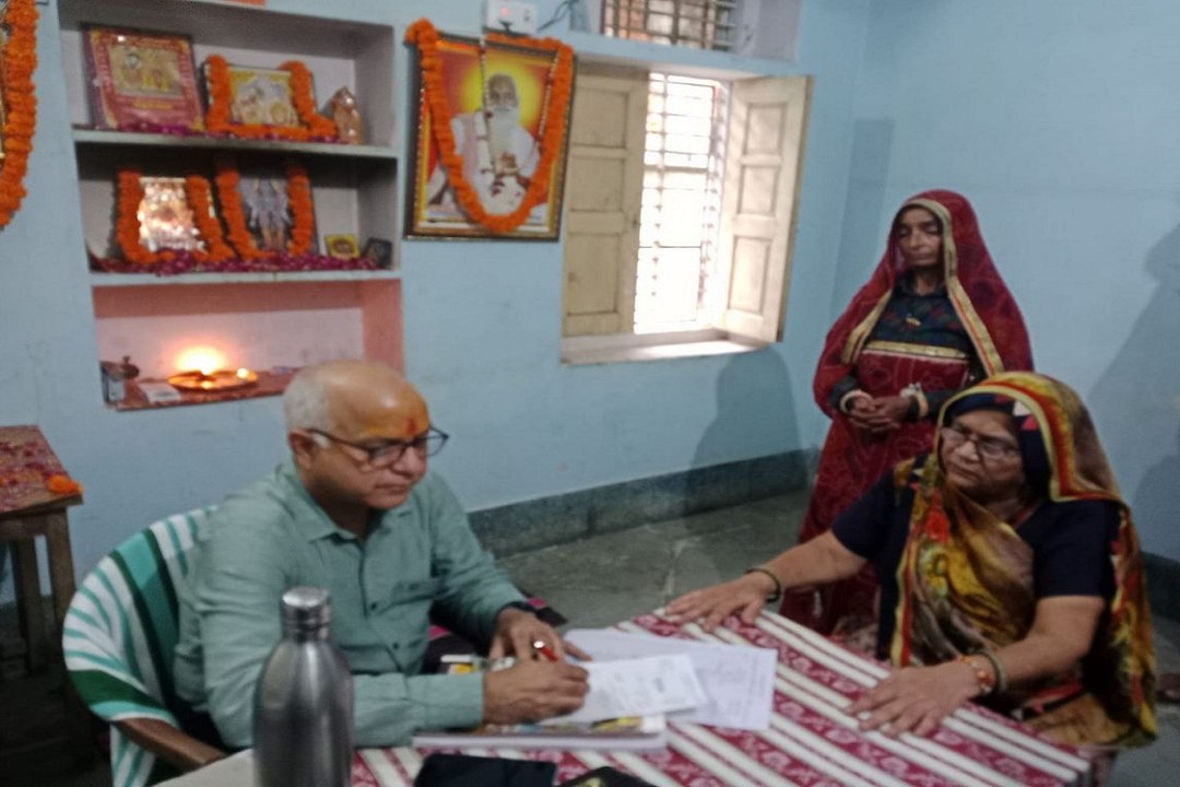 डॉक्टर्स डे स्पेशल 2025: सालों की तपस्या से बने 'मसीहा, मिलिए उन डॉक्टर्स से, जिनकी निस्वार्थ सेवा से मुस्कुराए हजारों चेहरे