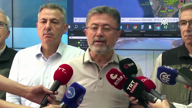 Bakan Yumaklı, orman yangınlarındaki son durumu açıkladı: 6 bölgede devam ediyor, İzmir ve Manisa’da ilerleme sağlandı, Hatay'da rüzgâr müdahaleyi zorlaştırıyor