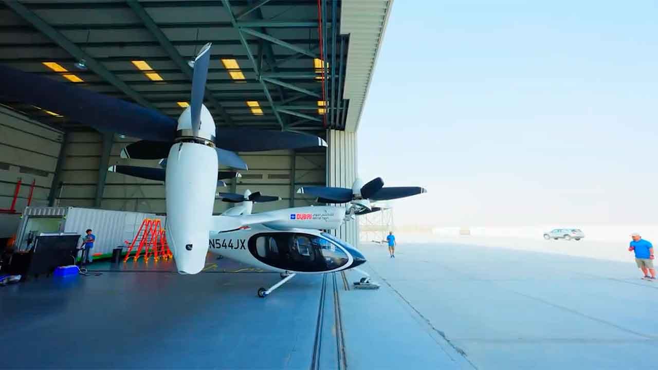 動画：ドバイで初の空飛ぶタクシーの試験飛行が実施される