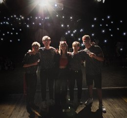 June incanta il pubblico, live all?aperto al parco delle Foibe a Civitavecchia