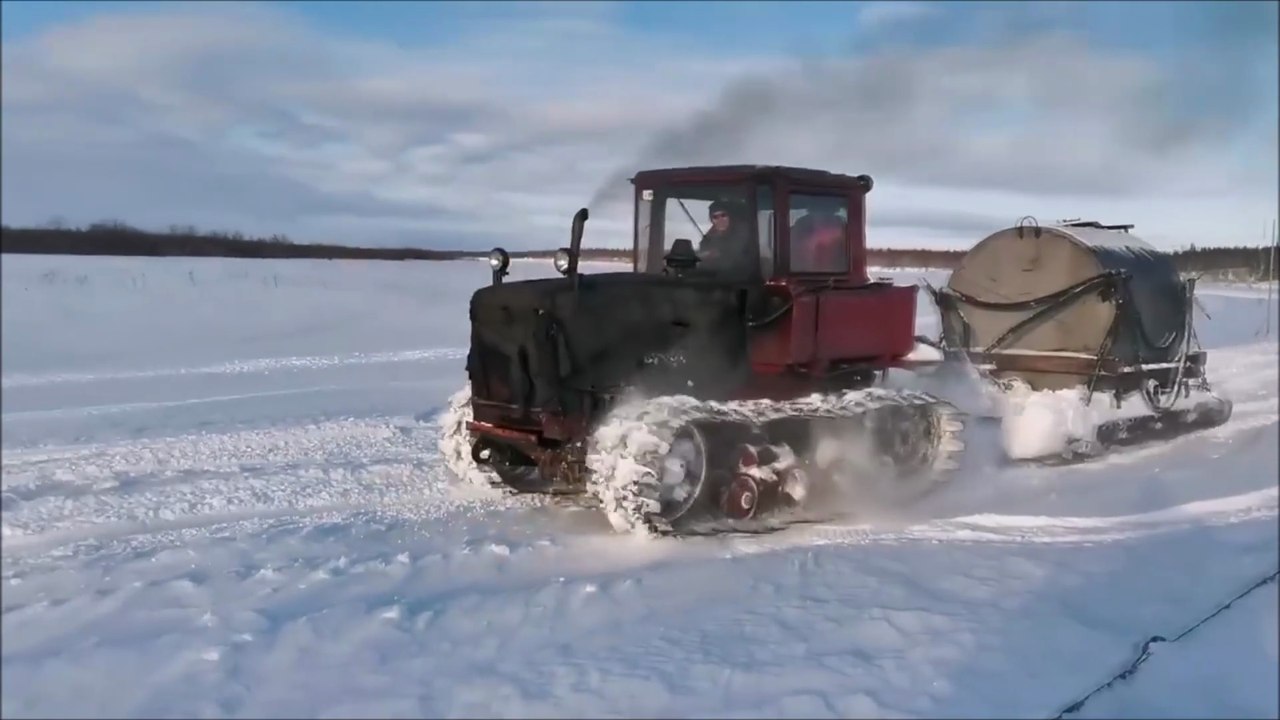 Tracteurs DT-75 en Action : Aventure Tout-Terrain dans le Nord Sauvage #TracteursSoviétiques #ToutTerrain