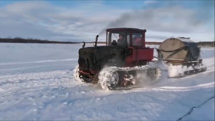 Tracteurs DT-75 en Action : Aventure Tout-Terrain dans le Nord Sauvage #TracteursSoviétiques #ToutTerrain
