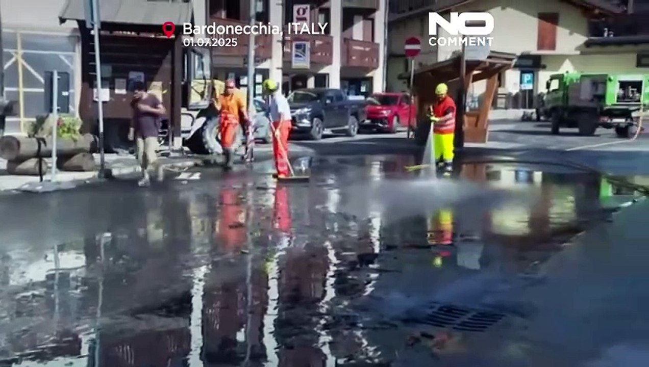 قتيلان على الأقل في موجة حر شديدة وفيضانات تجتا...
