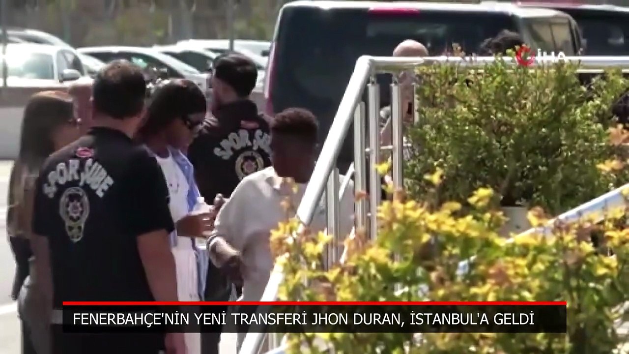 Fenerbahçe'nin yeni transferi Jhon Duran, İstanbul'a geldi