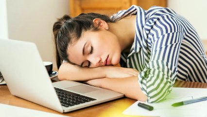 Dormire in pubblico fa bene? I benefici dell'inemuri, l’arte giapponese del sonnellino