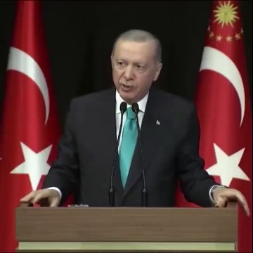 Erdoğan: Yargı mensuplarına parmak sallamak, yargı kararını tanımayız demek, mahkemeler üzerinde baskı kurmak kimsenin hakkı da haddi de değildir.