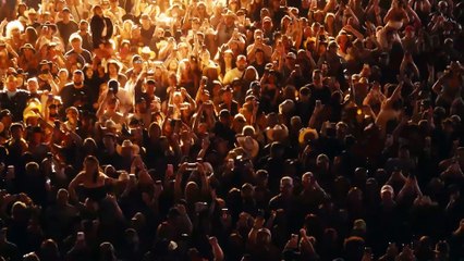 Les Goo Goo Dolls chantent leur tube "Iris" en live