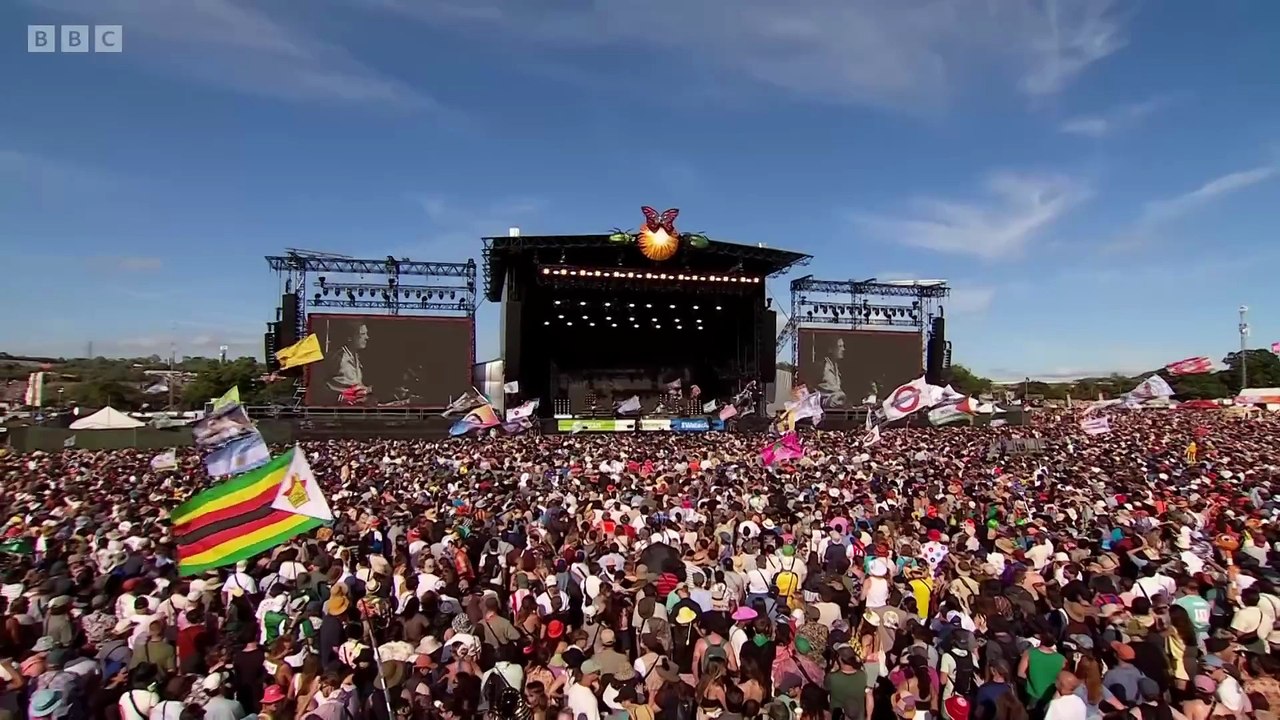 Franz Ferdinand - Take Me Out (feat. Peter Capaldi) (Glastonbury 2025)