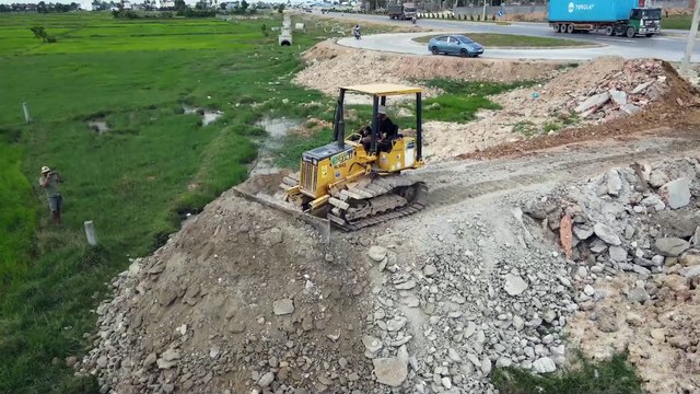 Amazing Nice Equipment machine Land fill by Dump truck Spreading's Stone with Dozer pushing Stone