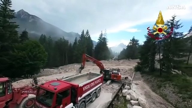 San Vito di Cadore, Vigili del fuoco all'opera per la riapertura della Ss 51