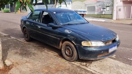 Carro abandonado com faca na ignição intriga moradores no Parque São Paulo, em Cascavel