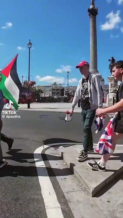 English guy snatches Palestinian flag, only to drop his phon...