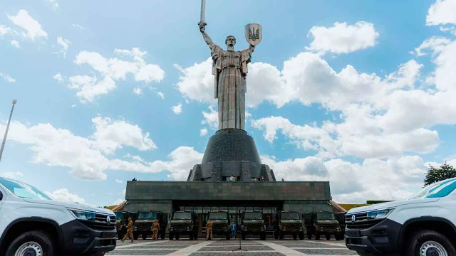 Deutschland verstärkt Unterstützung für die Ukraine mit Militär-LKWs und Pick-ups