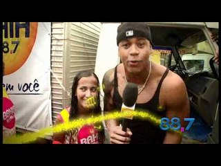 Entrega do Caminhão de Presentes Bahia FM - Léo Santana