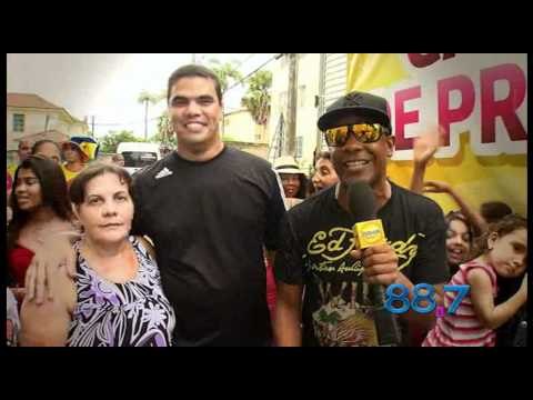 Entrega do Caminhão de Presentes Bahia FM - Márcio Victor