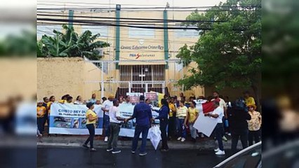 Padres protestan en reclamo de terminación de escuela en Cristo Rey