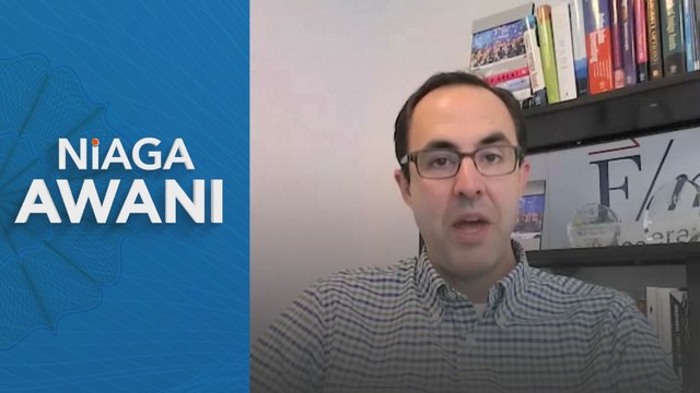 Nasdaq closes lower, Dow ends sharply higher