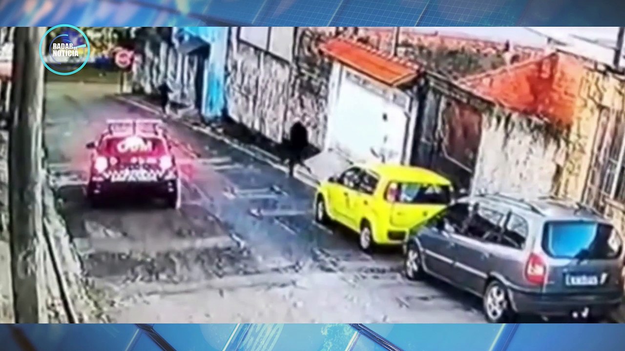 Vídeo mostra momento em que GCM atira em adolescente desarmado durante perseguição em Cotia