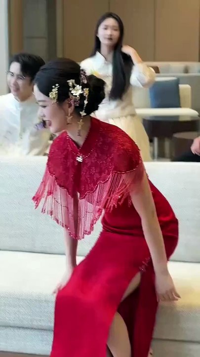 Your photos are great. I'm not praising your beauty. I'm just reminding you to post more. I have enough memory.